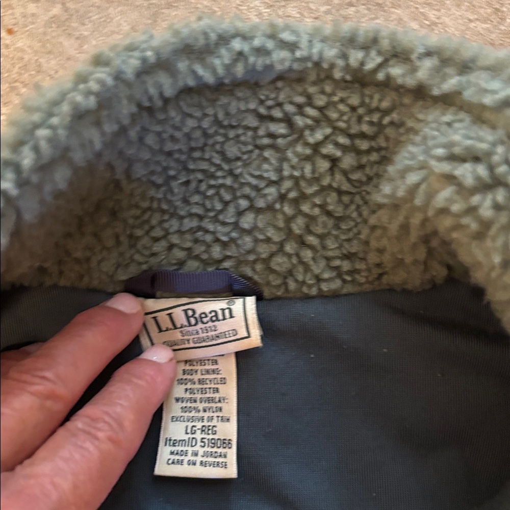 LLBean fleece vest , L - Picture 5 of 5